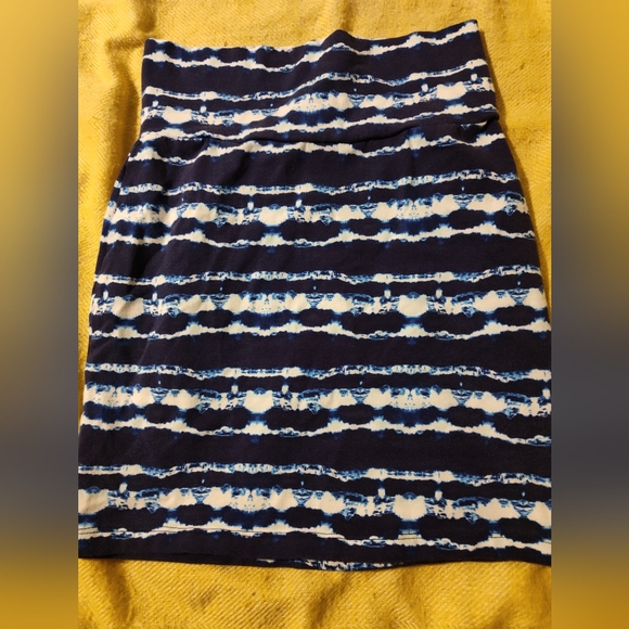 Bundle of two Charlotte Russe mini pencil skirts - Picture 4 of 5